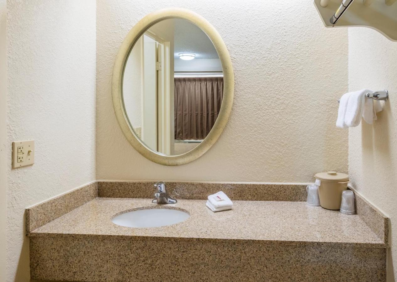 Red Roof Inn Huntington Barboursville Kültér fotó